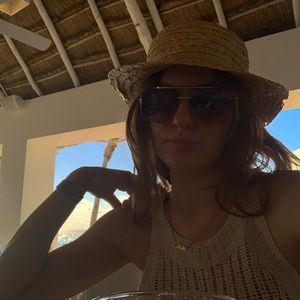 Meet your Posher, Olivia